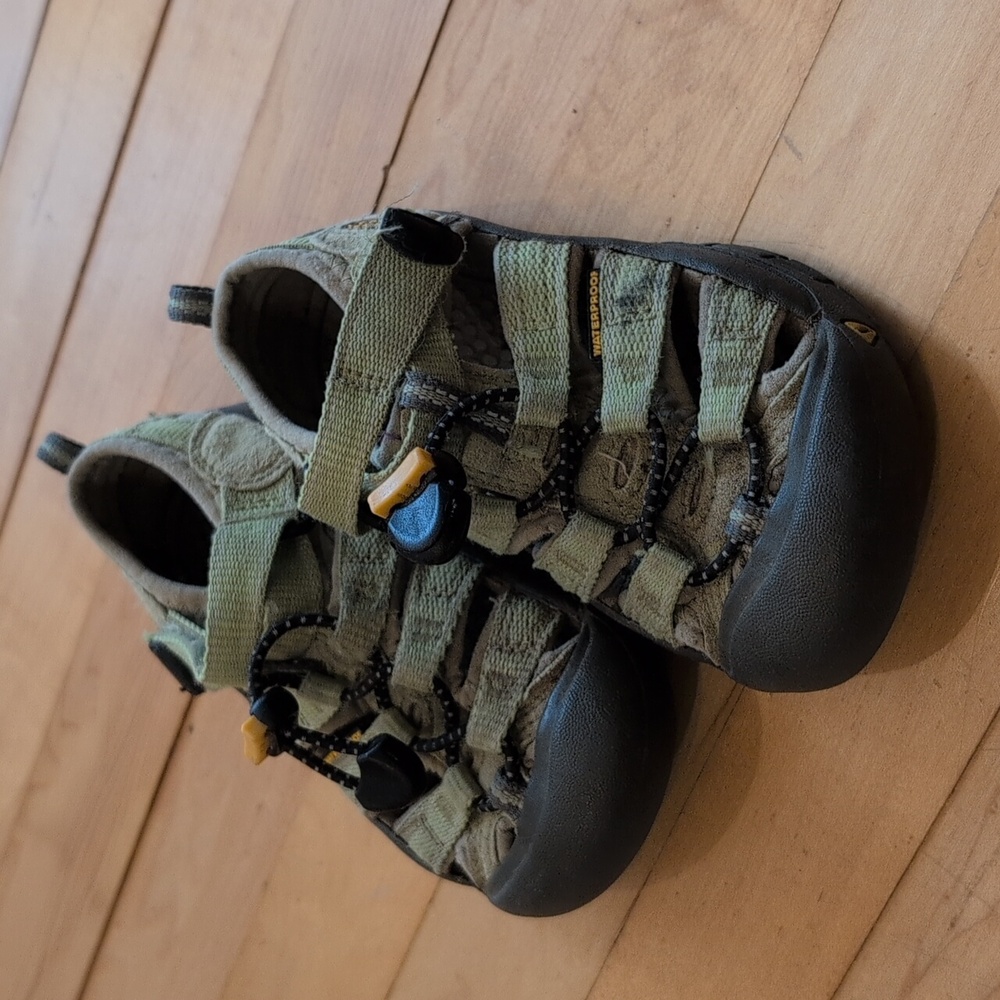 Kids Size 10 Keens Sandals